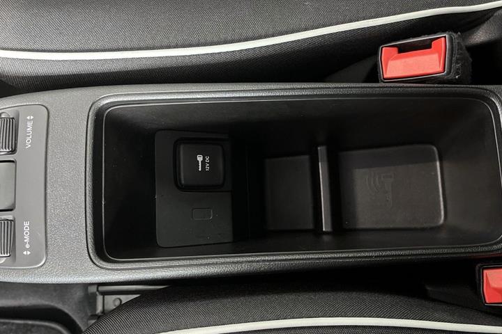 Grå Fiat 500e fra 2023