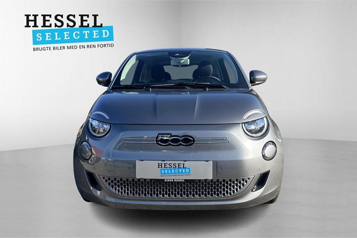 Grå Fiat 500e fra 2024