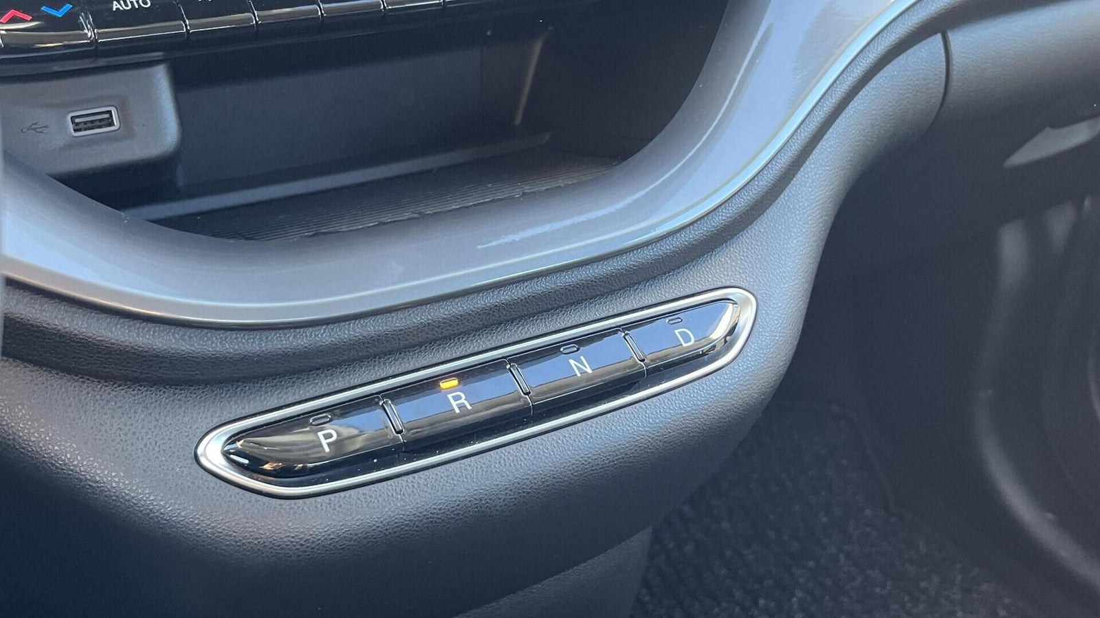 Grå Fiat 500e fra 2024
