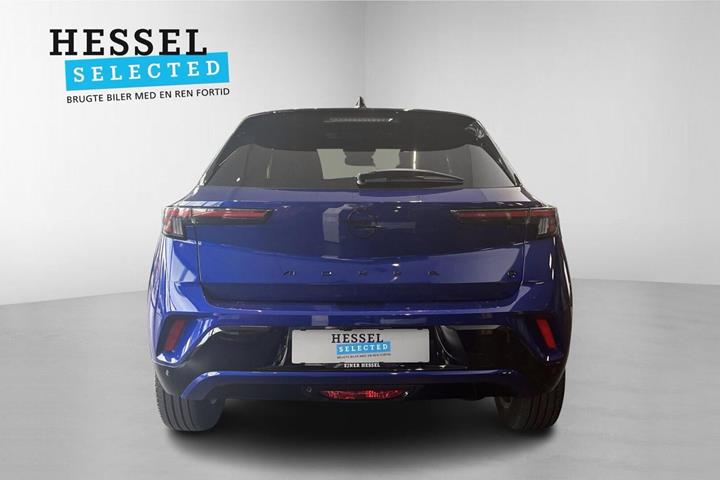 Blå Opel Mokka-e fra 2025