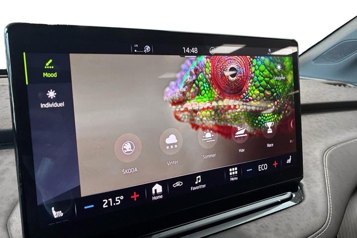 Hvid Skoda Enyaq fra 2023