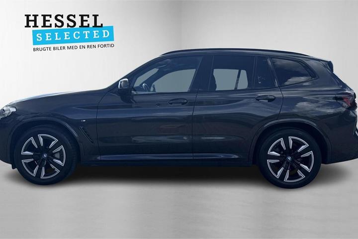 Grå BMW iX3 fra 2023