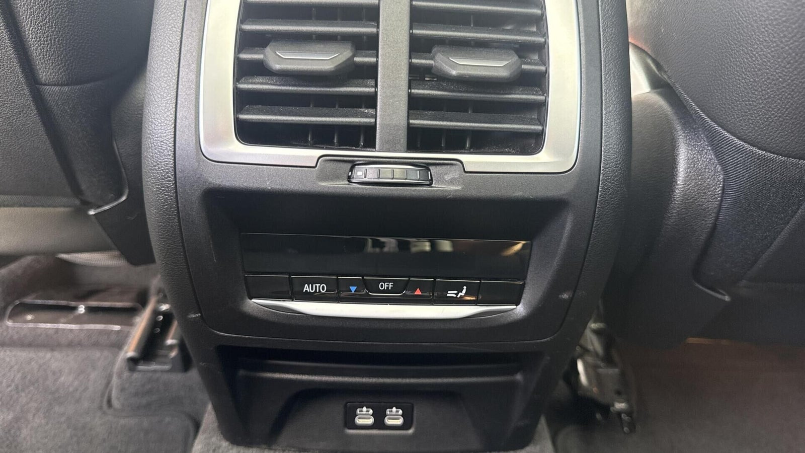 Grå BMW iX3 fra 2023
