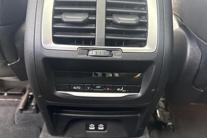 Grå BMW iX3 fra 2023