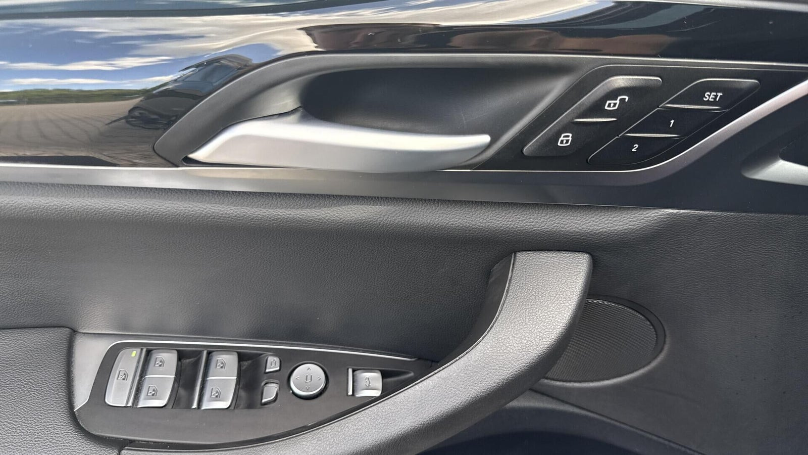 Grå BMW iX3 fra 2023