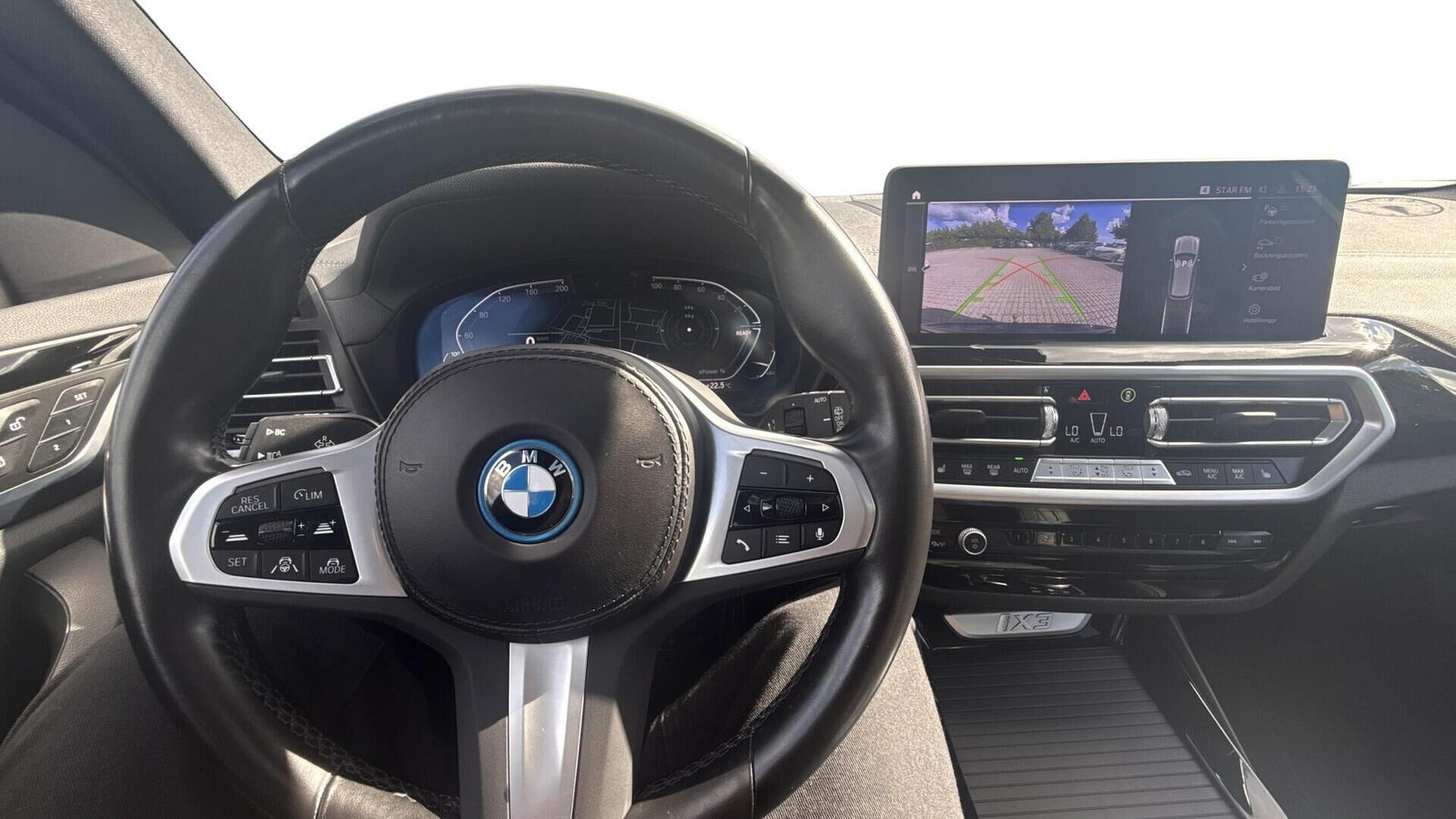 Grå BMW iX3 fra 2023