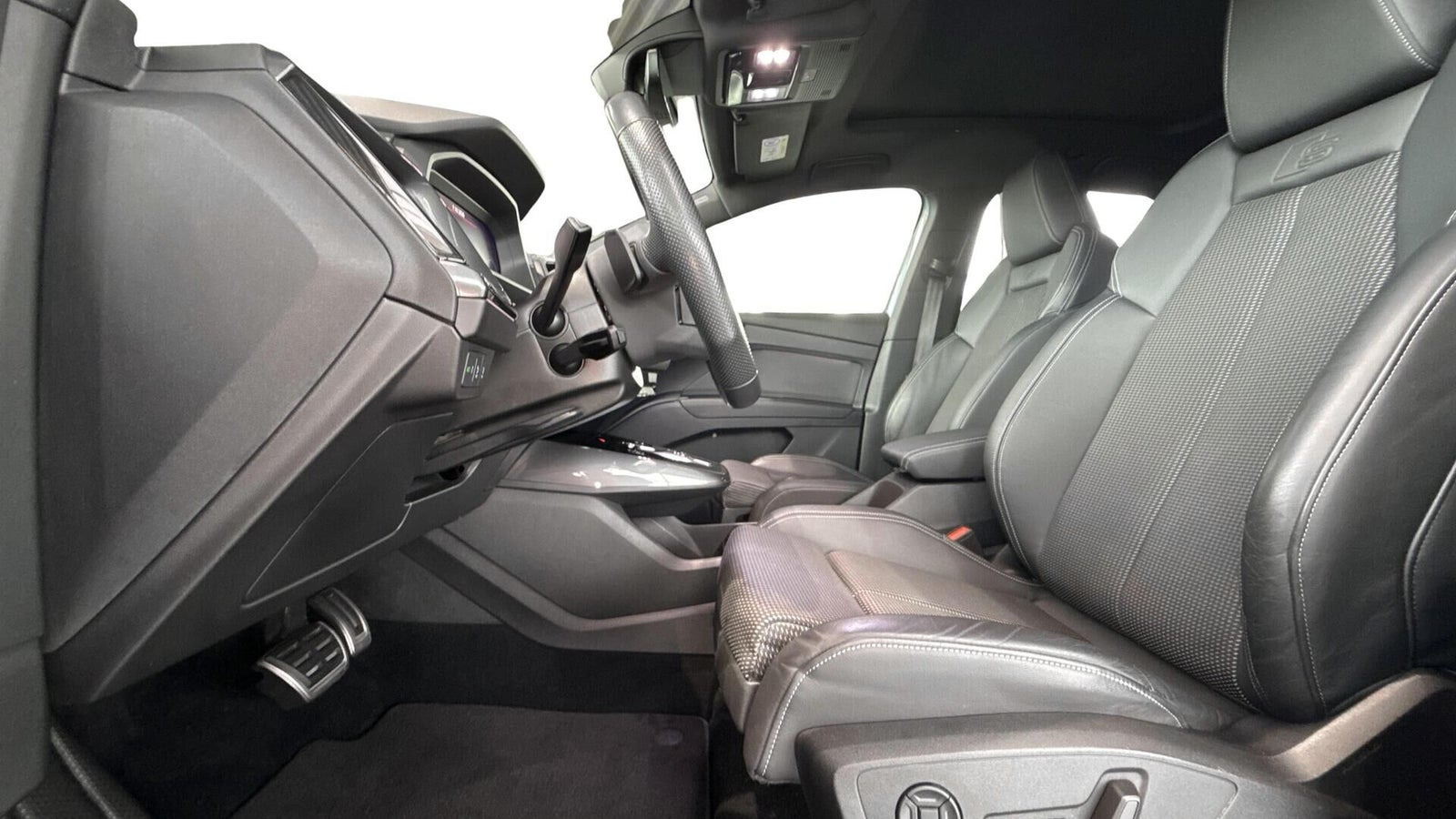 Blå Audi Q4 e-tron fra 2021