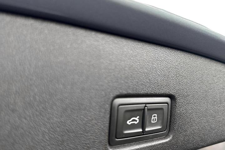 Blå Audi Q4 e-tron fra 2021