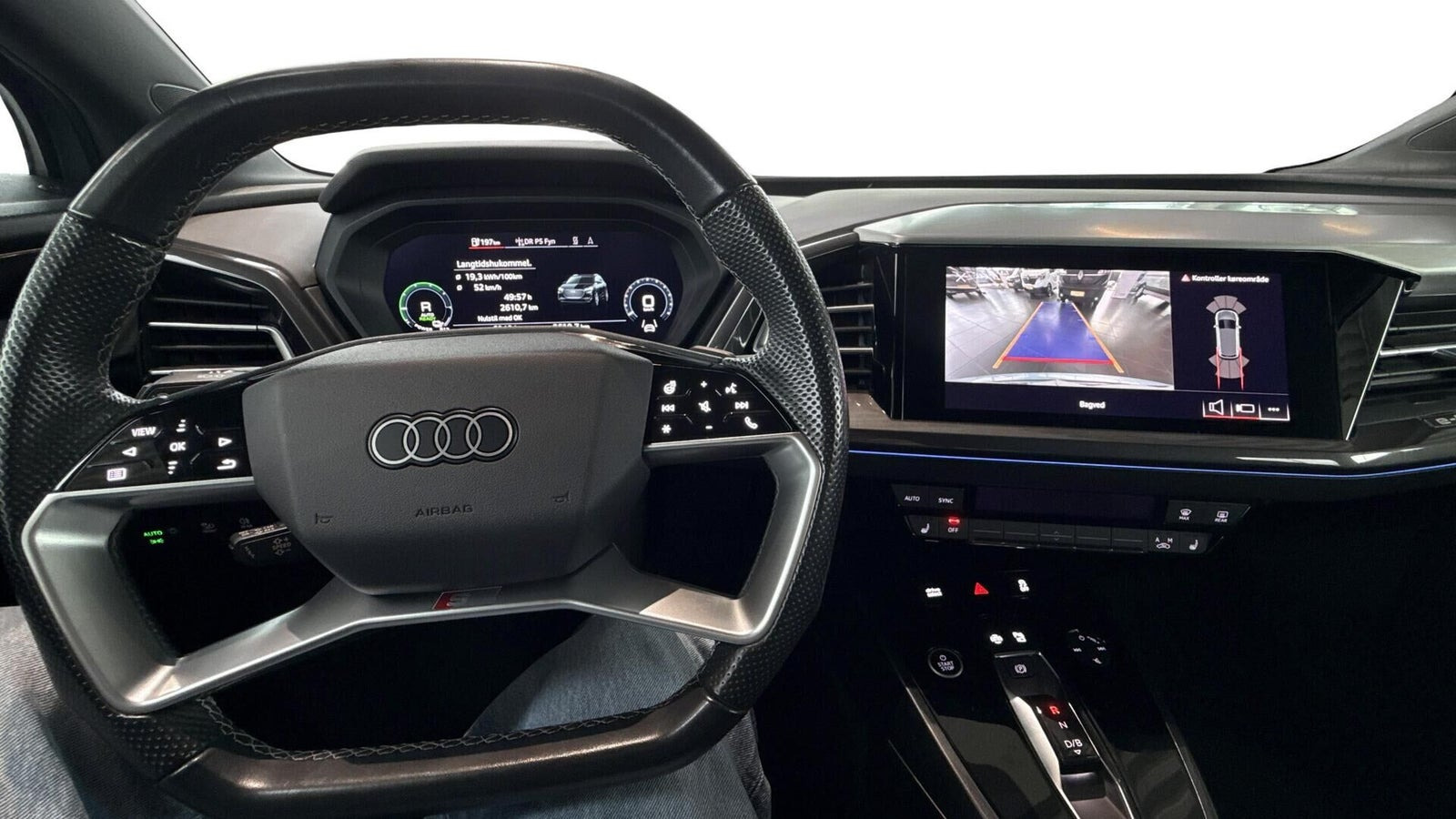 Blå Audi Q4 e-tron fra 2021