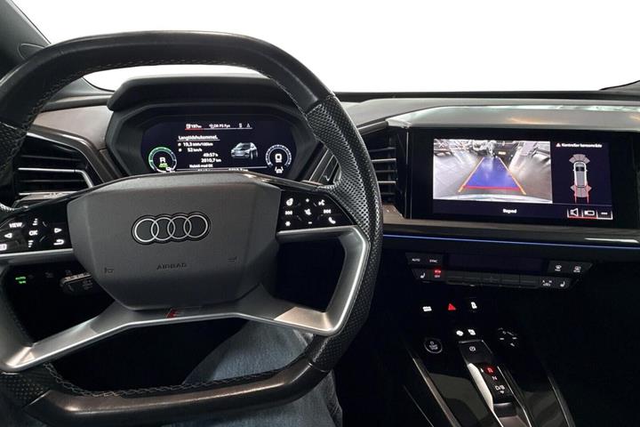 Blå Audi Q4 e-tron fra 2021