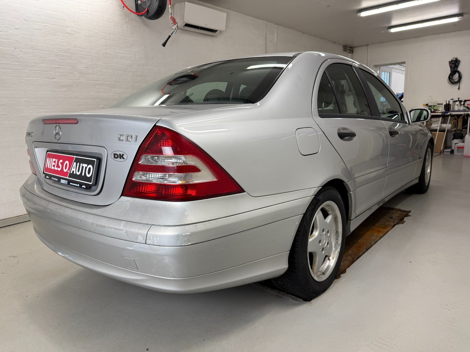 Sølv Mercedes C220 fra 2005