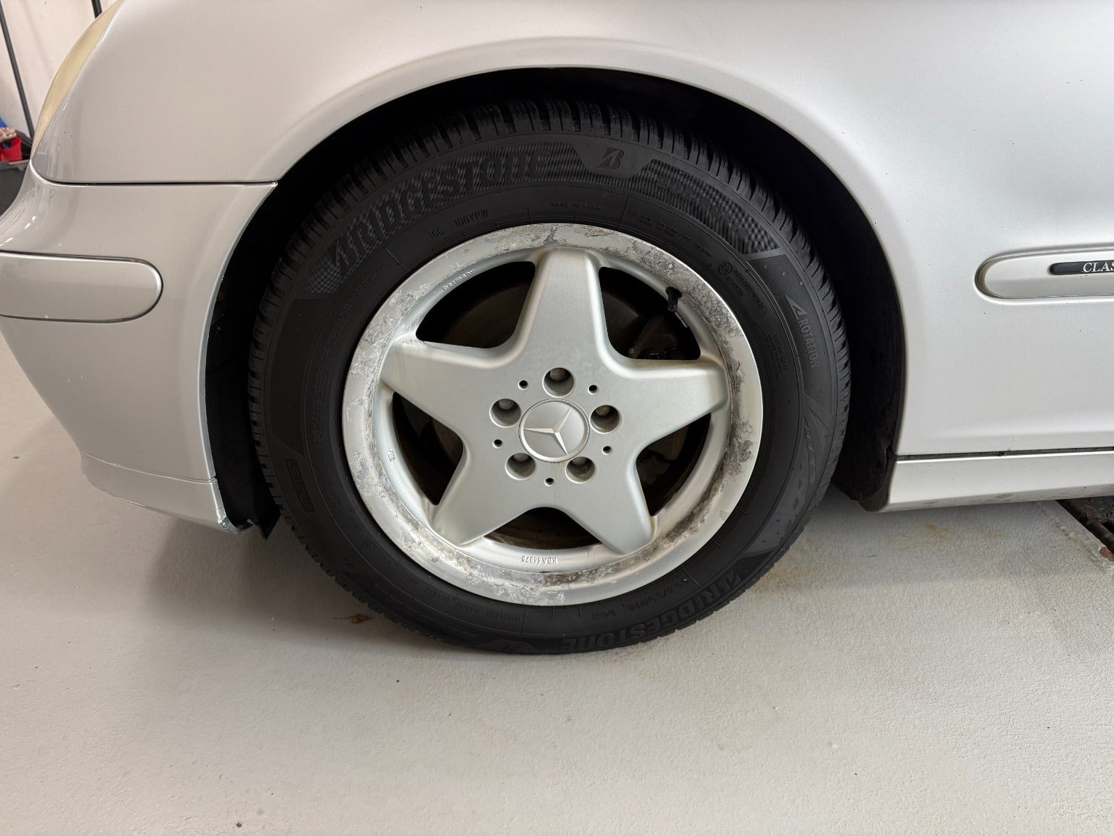 Sølv Mercedes C220 fra 2005