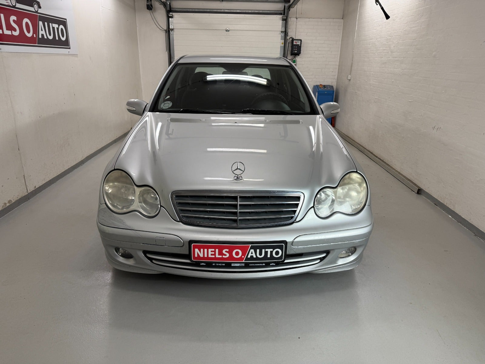 Sølv Mercedes C220 fra 2005