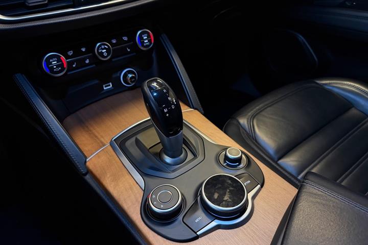 undefined Alfa Romeo Stelvio fra 2018
