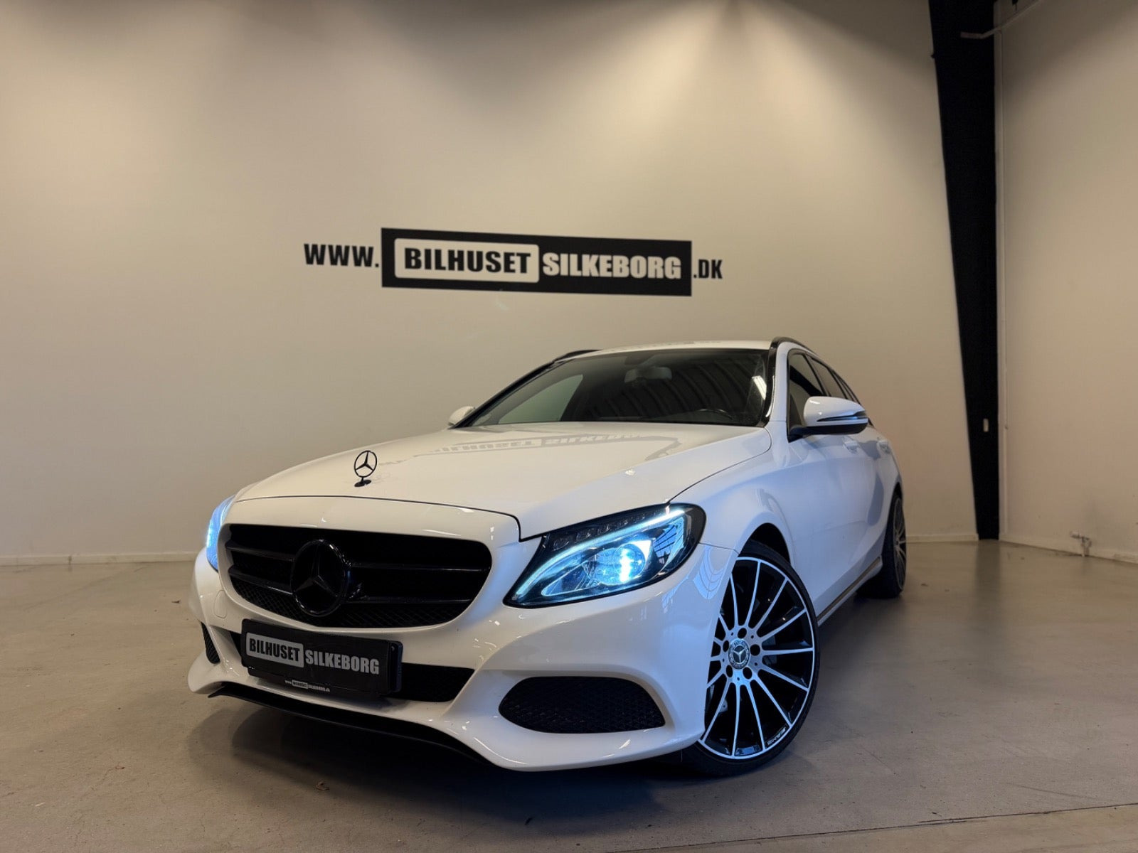 Hvid Mercedes C350 e fra 2016