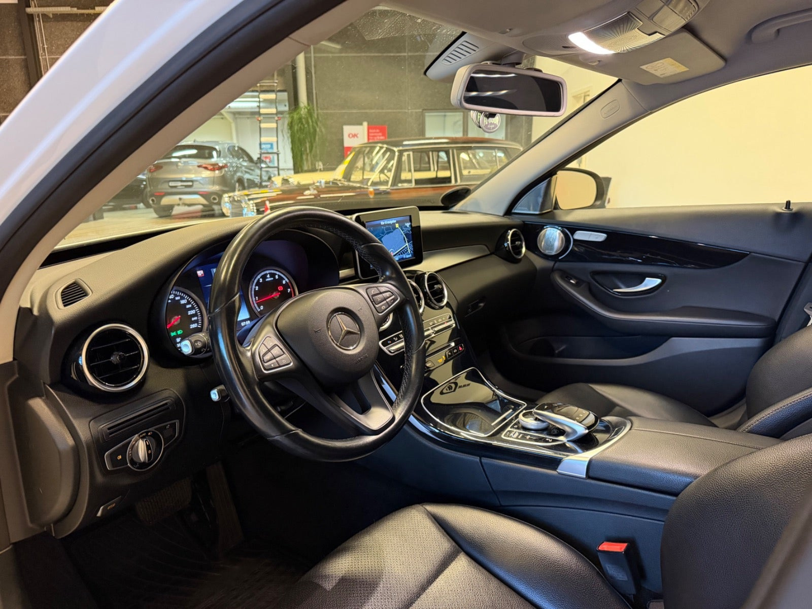 Hvid Mercedes C350 e fra 2016