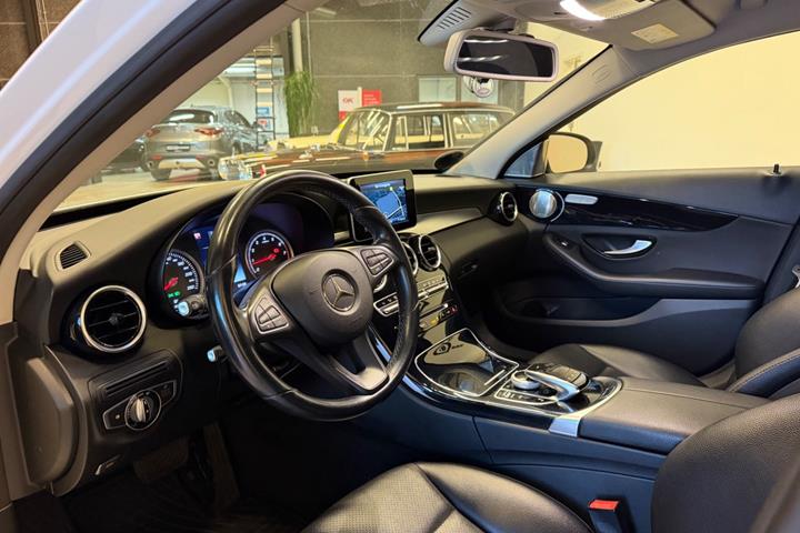 Hvid Mercedes C350 e fra 2016