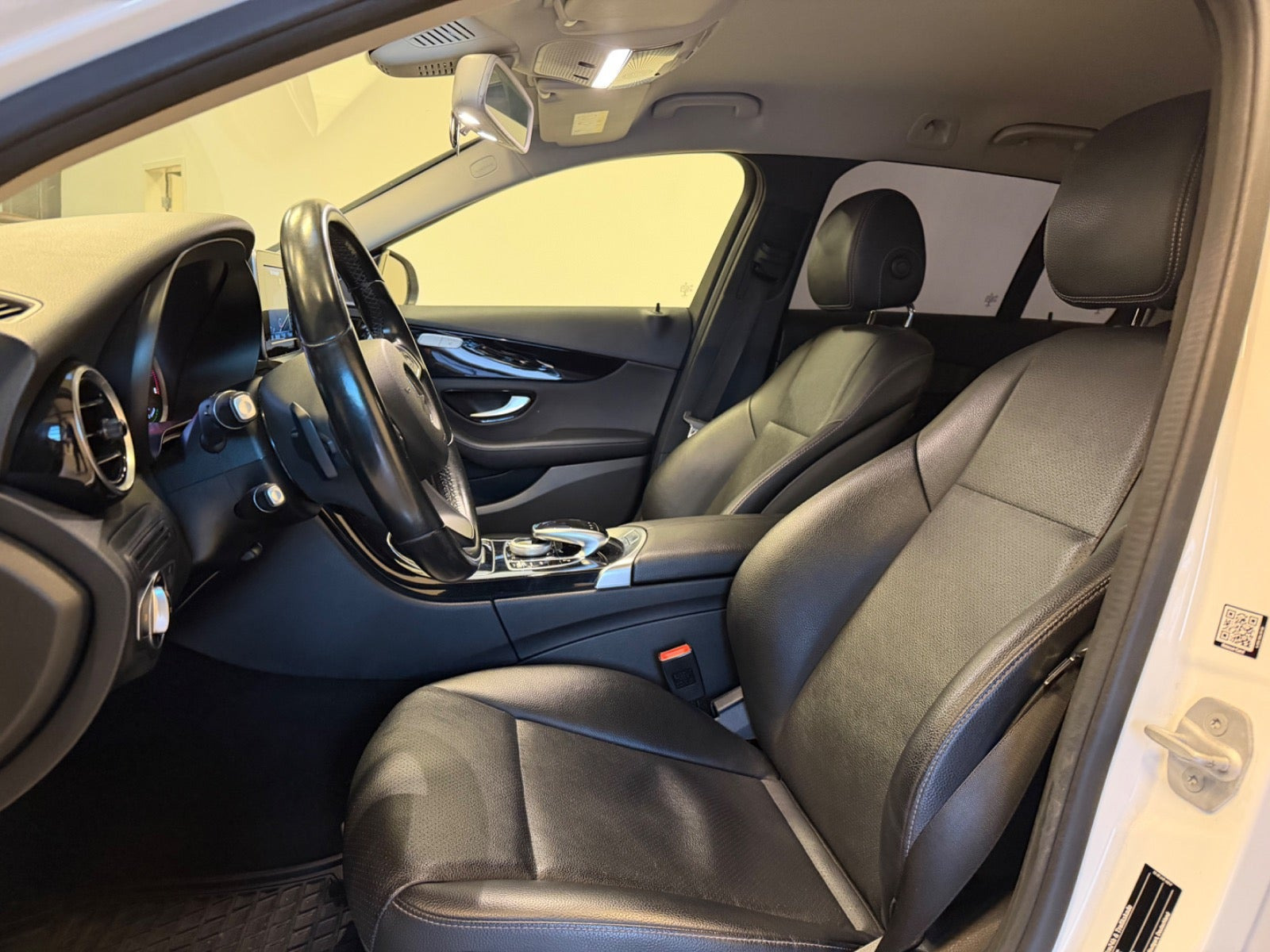 Hvid Mercedes C350 e fra 2016