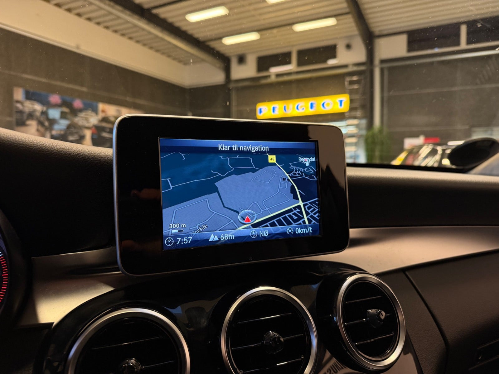 Hvid Mercedes C350 e fra 2016