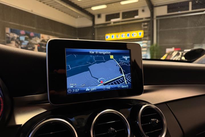Hvid Mercedes C350 e fra 2016