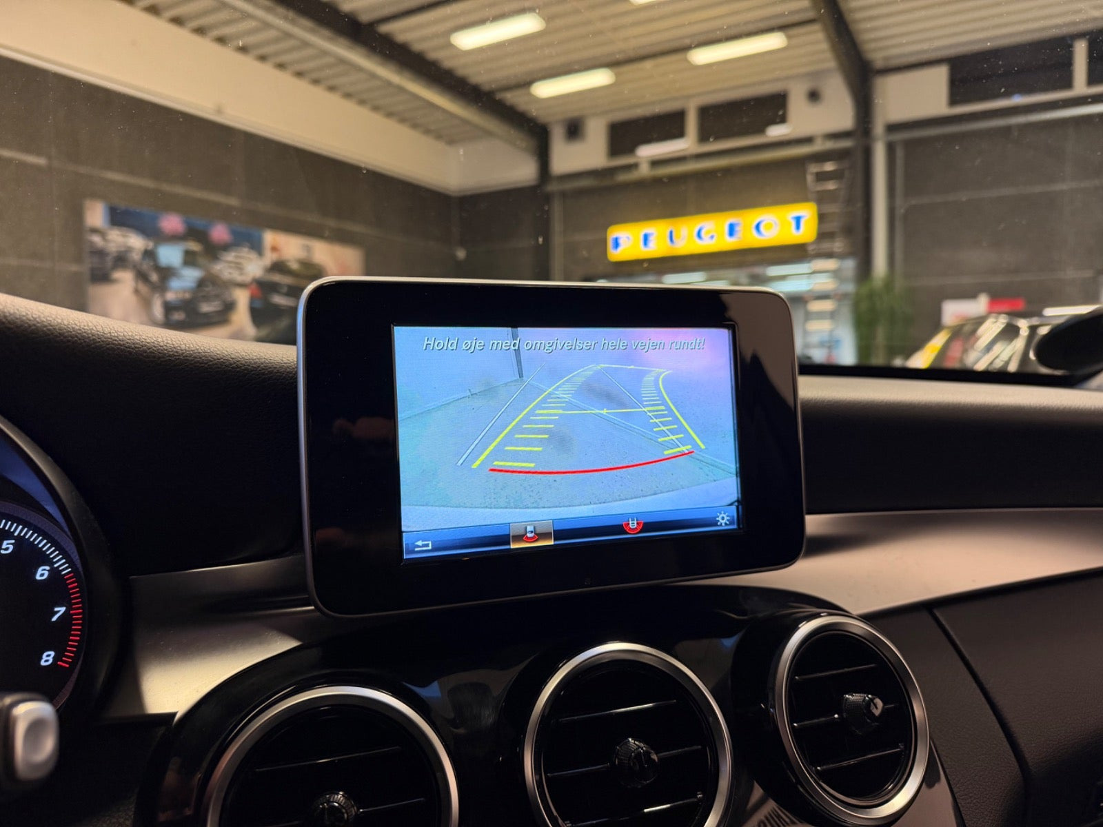 Hvid Mercedes C350 e fra 2016