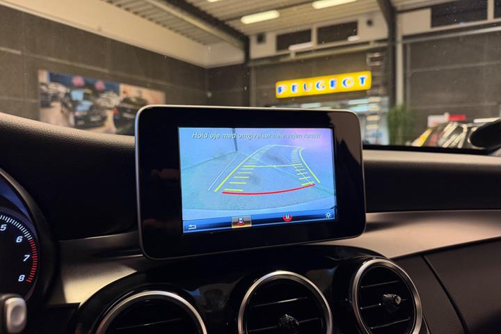 Hvid Mercedes C350 e fra 2016