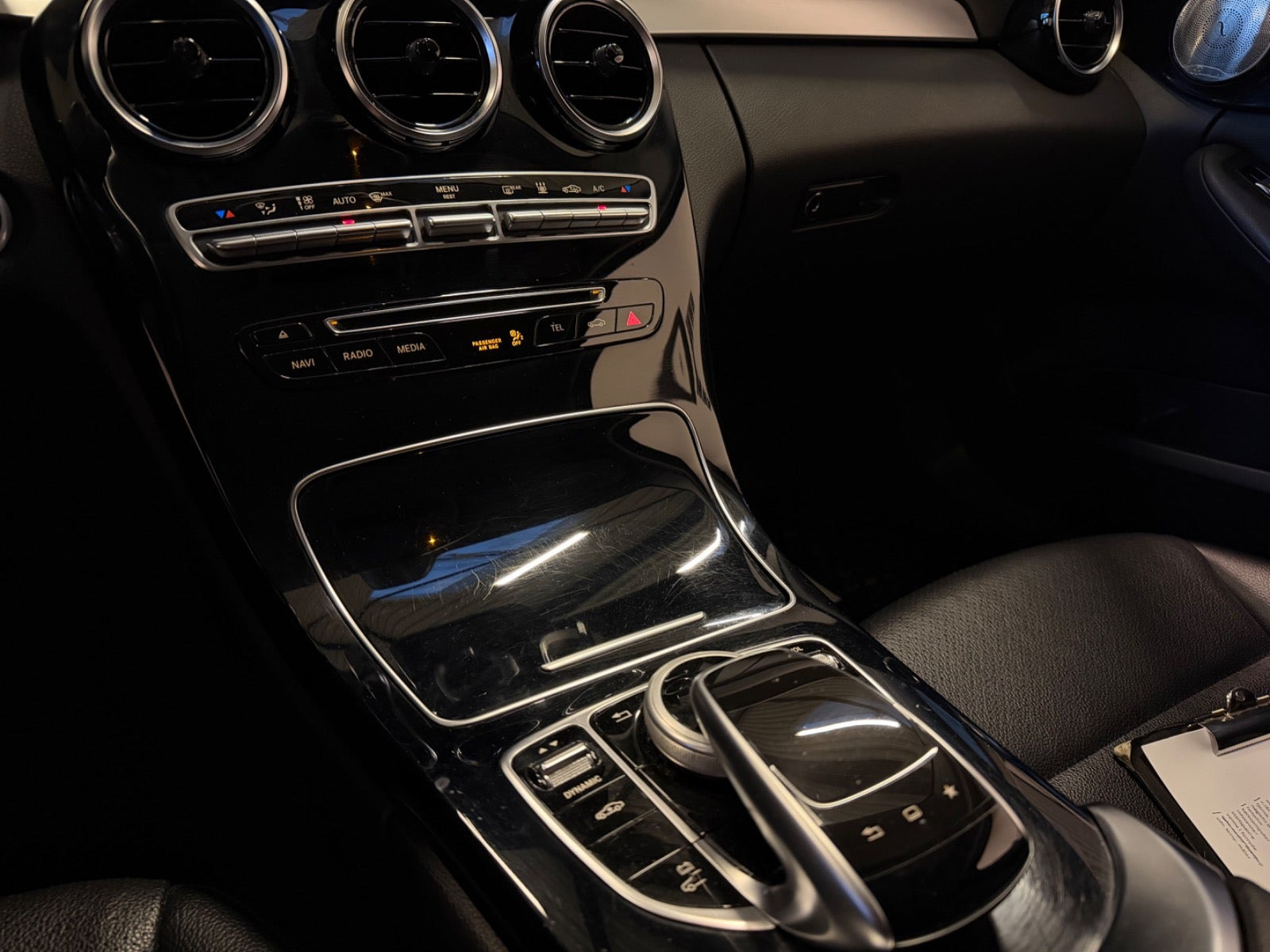 Hvid Mercedes C350 e fra 2016
