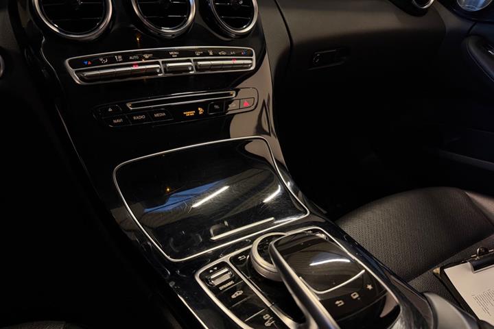Hvid Mercedes C350 e fra 2016