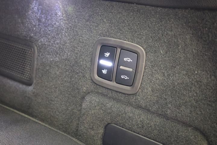 Sort Porsche Cayenne fra 2024