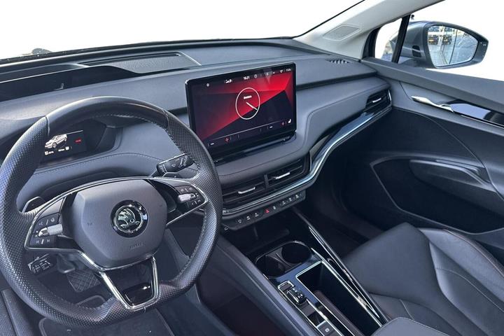 Hvid Skoda Enyaq fra 2022