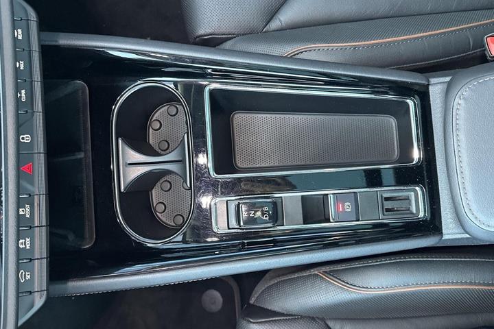 Hvid Skoda Enyaq fra 2022