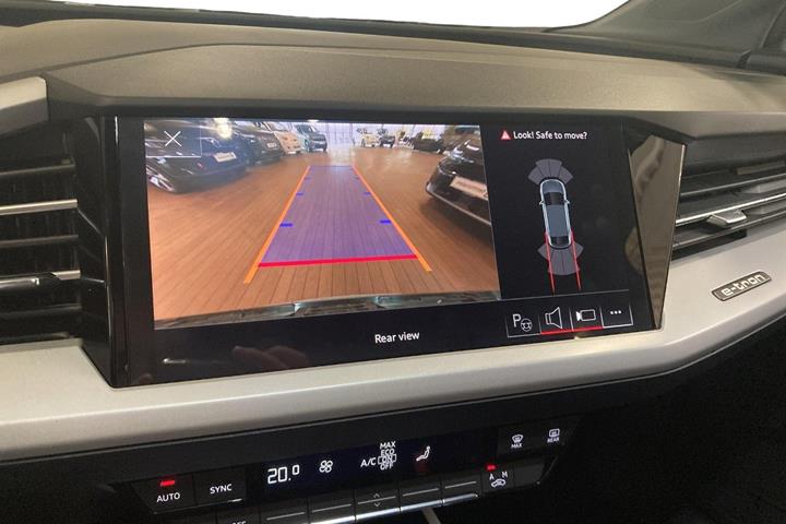 Grå Audi Q4 e-tron fra 2023