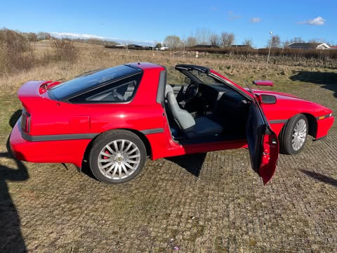 Rød Toyota Supra fra 1991