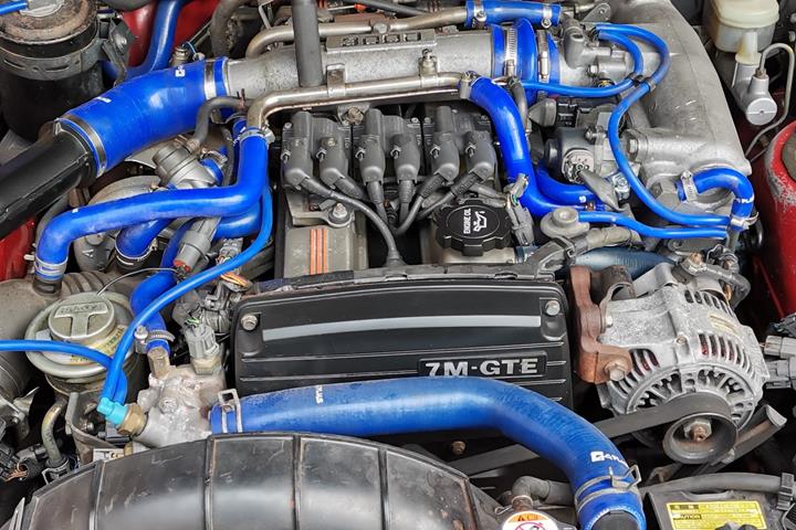 Rød Toyota Supra fra 1991