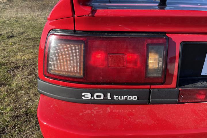 Rød Toyota Supra fra 1991