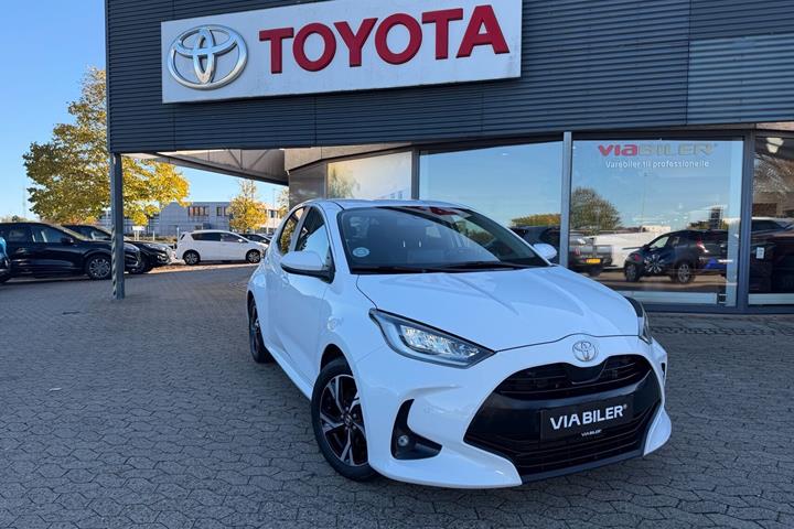 Hvid Toyota Yaris fra 2024