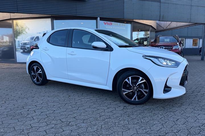 Hvid Toyota Yaris fra 2024