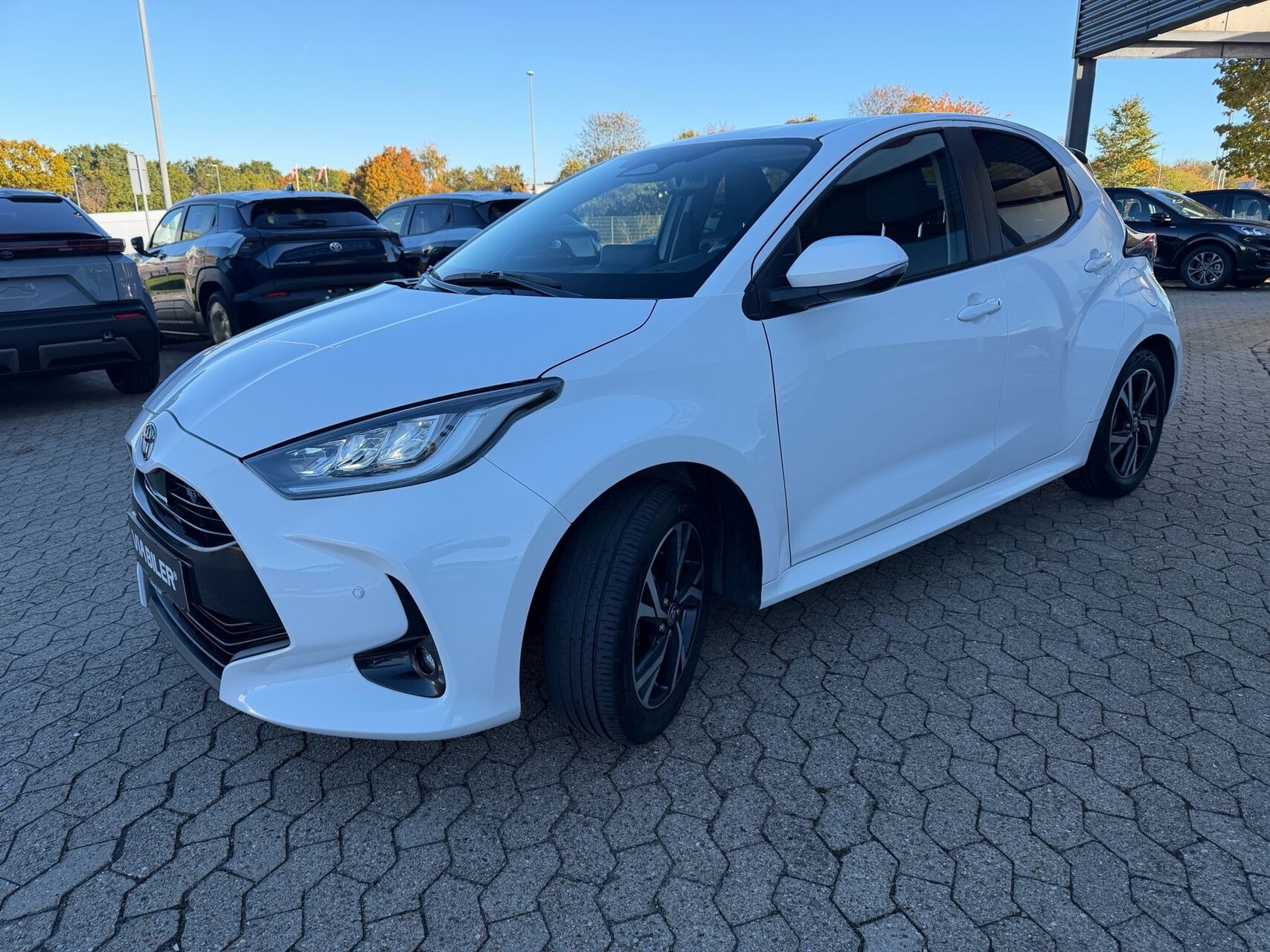 Hvid Toyota Yaris fra 2024