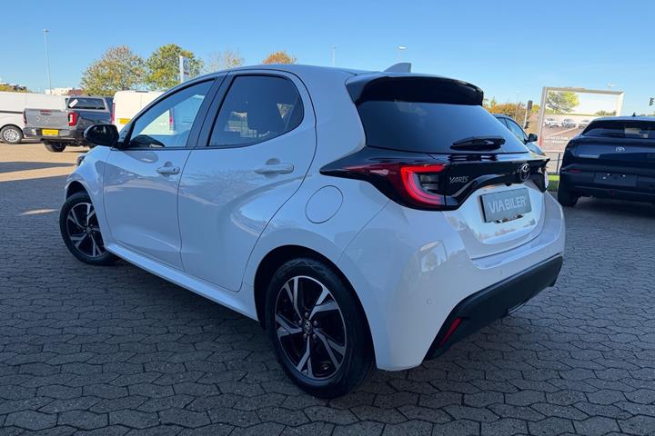 Hvid Toyota Yaris fra 2024