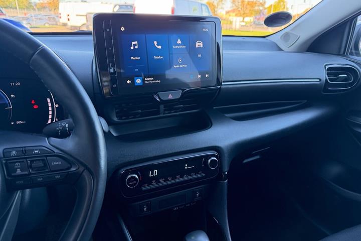 Hvid Toyota Yaris fra 2024