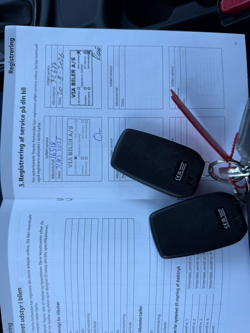 Hvid Toyota Yaris fra 2024