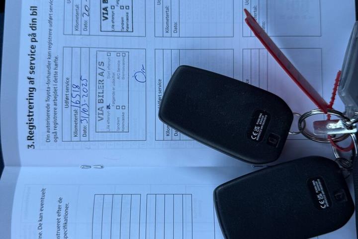 Hvid Toyota Yaris fra 2024