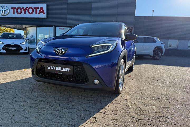Blå Toyota Aygo X fra 2022