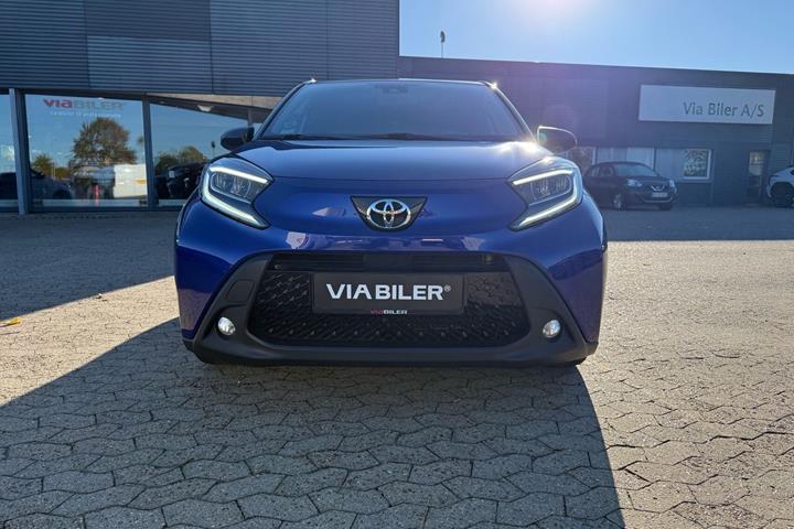 Blå Toyota Aygo X fra 2022