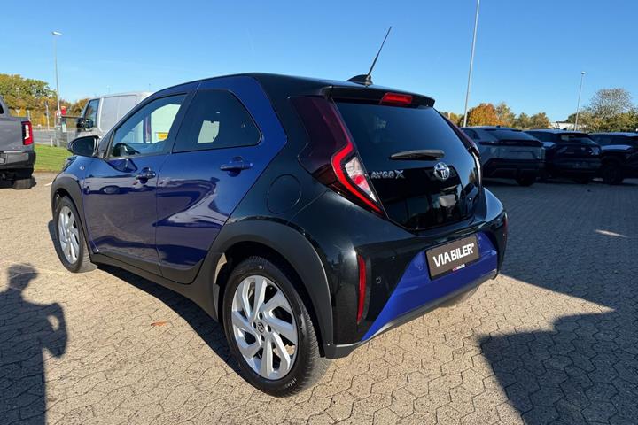 Blå Toyota Aygo X fra 2022