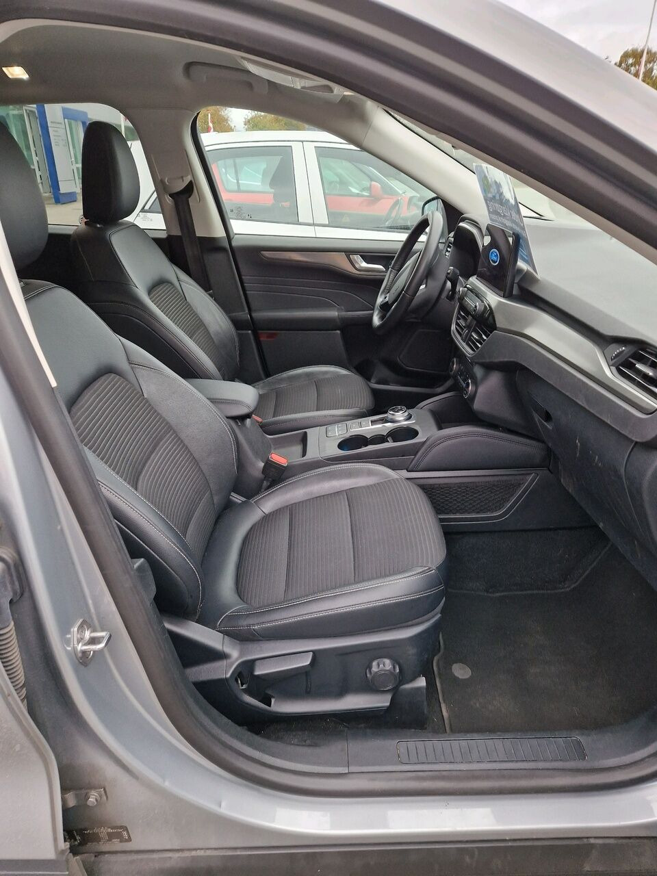 Sølv Ford Kuga fra 2021