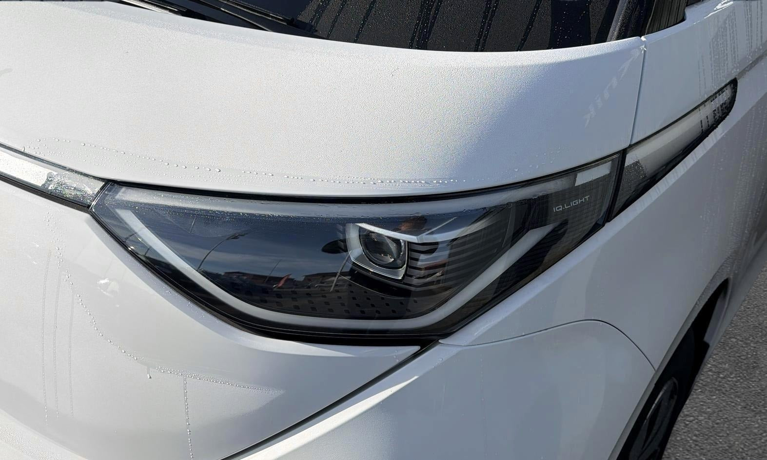 Hvid VW ID.Buzz fra 2024