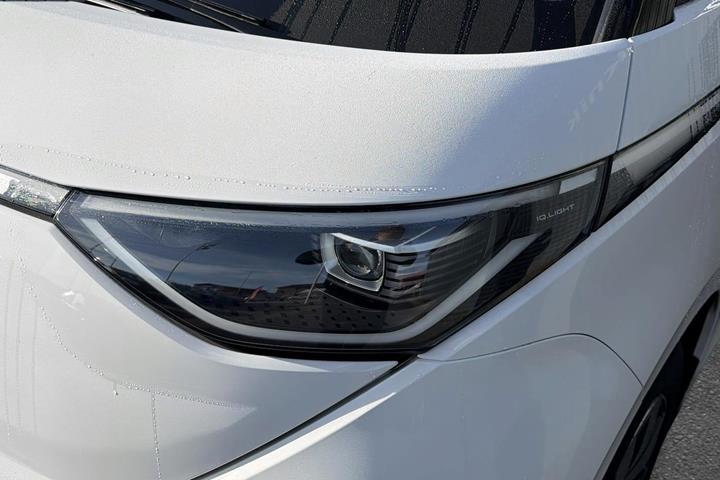 Hvid VW ID.Buzz fra 2024