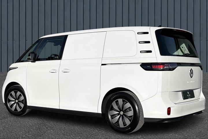 Hvid VW ID.Buzz fra 2024