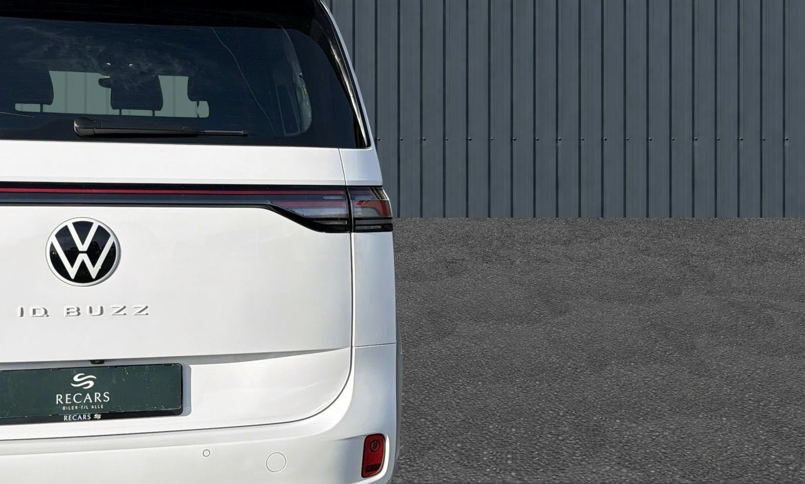 Hvid VW ID.Buzz fra 2024